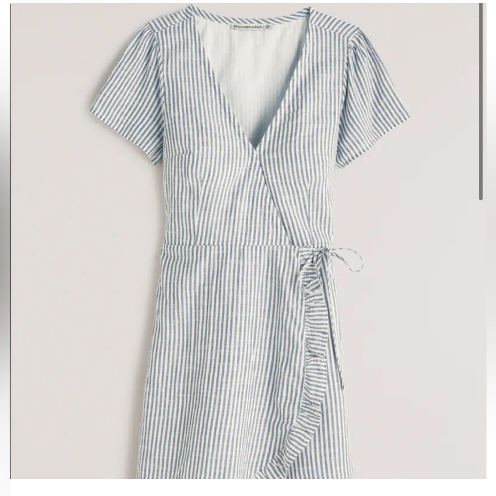 Abercrombie Short Sleeve Ruffle Wrap Dress size M